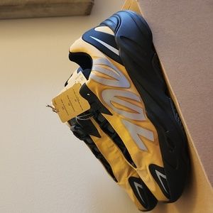 Yeezy 700 MNVN Honey Flux